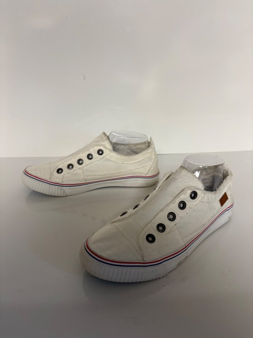 Blowfish Malibu White Slip-On Canvas Shoes Womens Size 9.5 Casual Distressed Sty